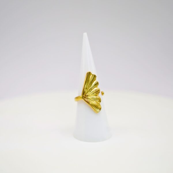 Elegant Shell Ring